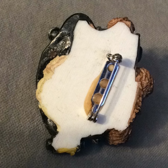 Vintage Boyd’s bears photographer pin smile - Picture 2 of 2